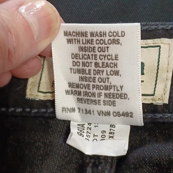 L.L. Bean Favorite Fit Straight Slimming Jeans Women’s Size 26 Black Capri NEW - Picture 7 of 9